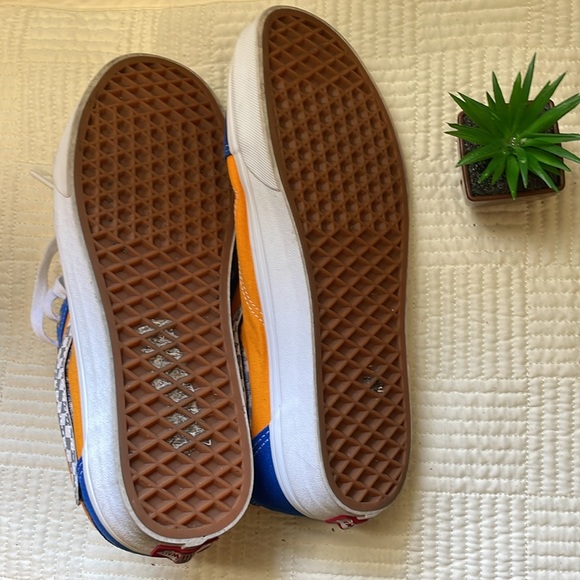 Vans - Picture 8 of 9